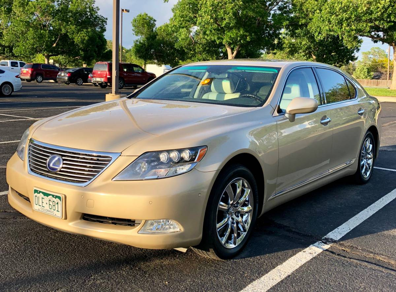 Illustration for article titled At $20,000, Could This 2008 Lexus LS600h L Hybrid Turn You Into A Limousine Liberal?